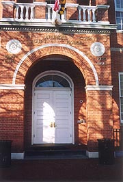 [photo, Anne Arundel County Courthouse entrance, Church Circle, Annapolis, Maryland]