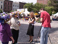 [photo, TV film crew, Baltimore Flowermart, Mount Vernon Place, Baltimore, Maryland]