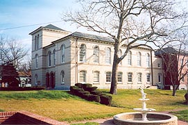 [photo, Dorchester County Courthouse, 206 High St., Cambridge, Maryland]